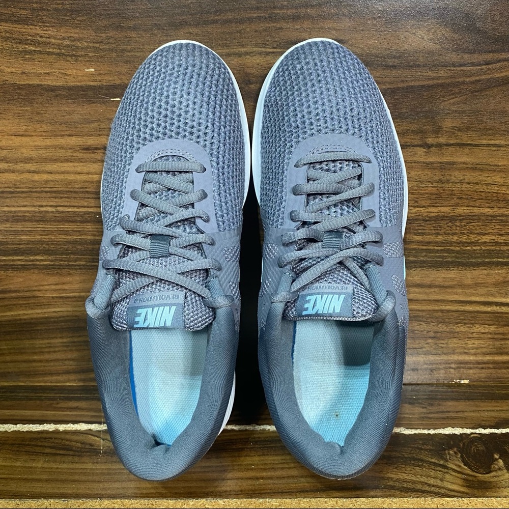 nike revolution 4 grey pink
